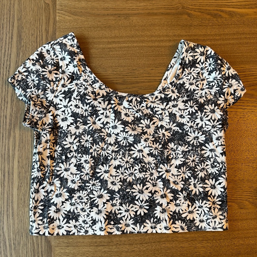 Mossimo Supply Co. Black and White Floral Crop Top